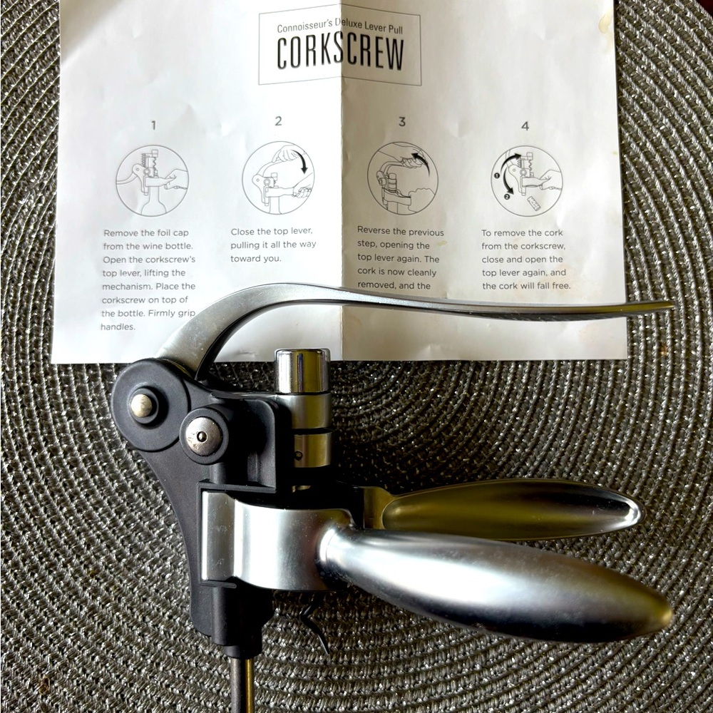 Connoisseur Deluxe Lever Pull Corkscrew Wine opener. NWT❣️